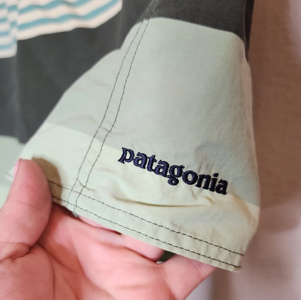 Patagonia Boys‎ 16 board shorts green blue stripe